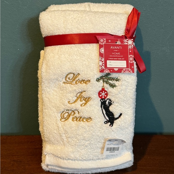 NWT 2 Pc. Hand Towels Set “Love Joy Peace” with Cat Playing with Ornament - Picture 1 of 4